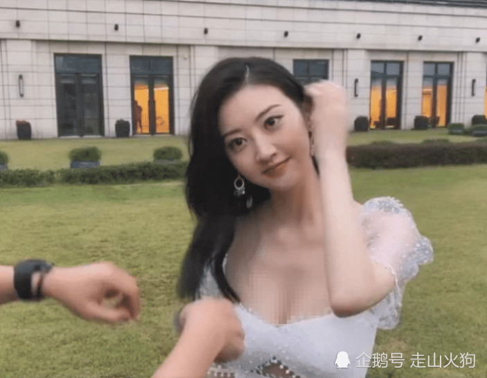 景甜|景甜“素颜”长啥样？在没有美颜的镜头下，景甜的颜值也太真实！