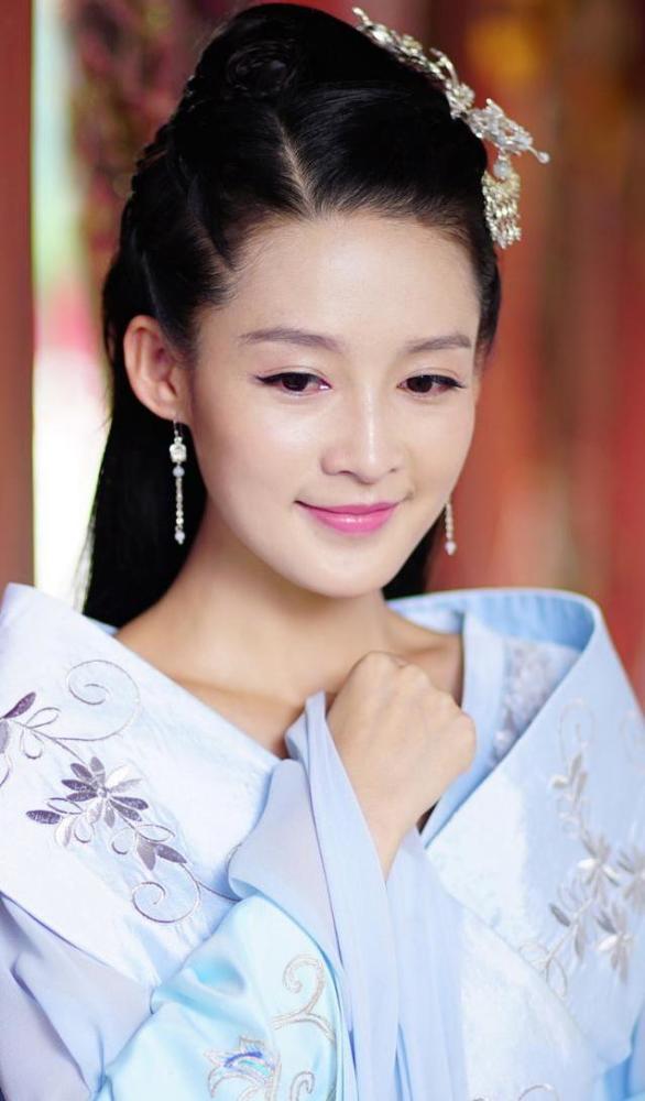 金鹰女神|2020金鹰女神评选马上出炉，郑爽杨紫被提名，而她紧随其后