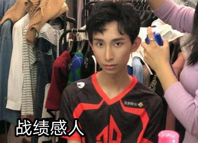 梦泪直播解说ag比赛看到bp环节差点没忍住爆粗口粉丝月光上