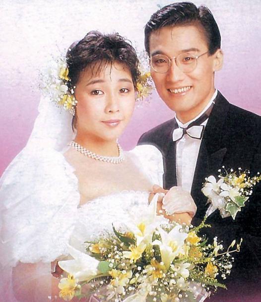 梁家辉|梁家辉女儿庆生晒合影！28岁双胞胎颜值超高，长相气质酷似老爸