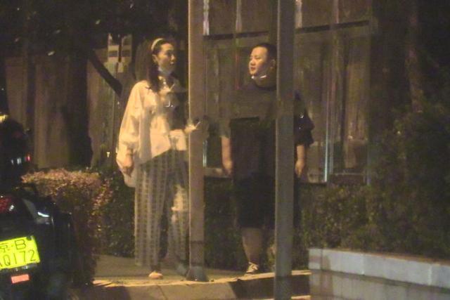 白百何|白百何分享视频右手无名指戒指抢镜疑有新恋情，离婚后多次传绯闻