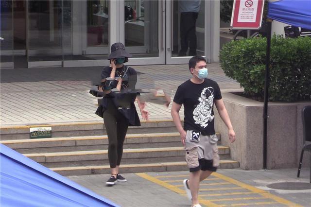 白百何|白百何分享视频右手无名指戒指抢镜疑有新恋情，离婚后多次传绯闻