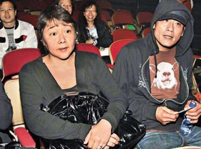 梁家辉|梁家辉女儿庆生晒合影！28岁双胞胎颜值超高，长相气质酷似老爸