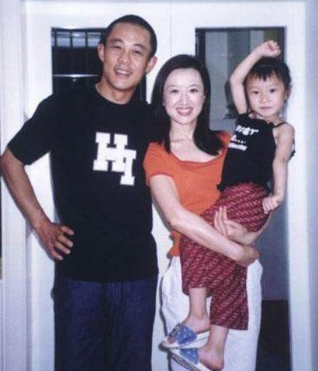 侯勇|国家一级演员侯勇，为传宗接代，53岁三婚娶小20岁90后娇妻