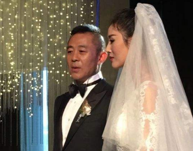 侯勇|国家一级演员侯勇，为传宗接代，53岁三婚娶小20岁90后娇妻