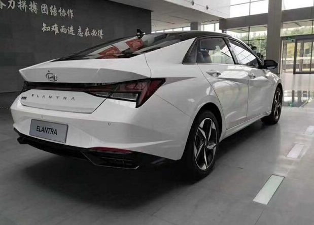 第七代现代伊兰特现身有望9月上市轴距2720mm或配15l