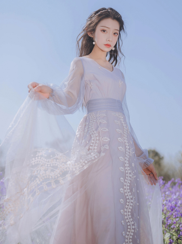 森系气质女神,身穿优雅仙女裙,甜美气质满满