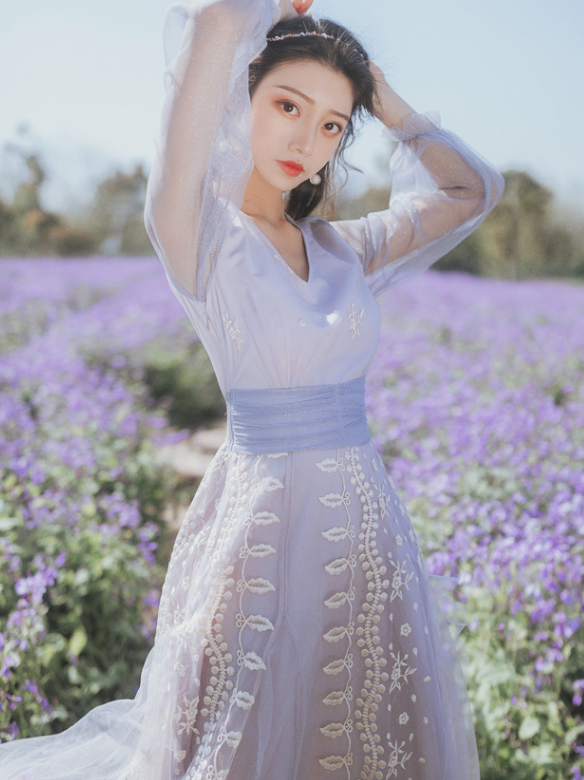 森系气质女神,身穿优雅仙女裙,甜美气质满满