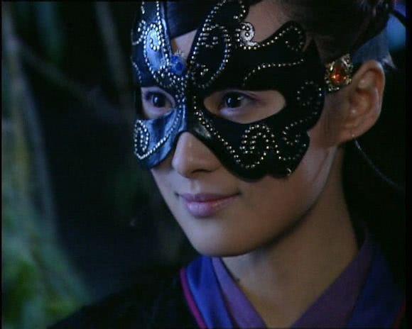 鞠婧祎戴面具,宋茜戴面具,热巴戴面具,看到古力娜扎:非常精致