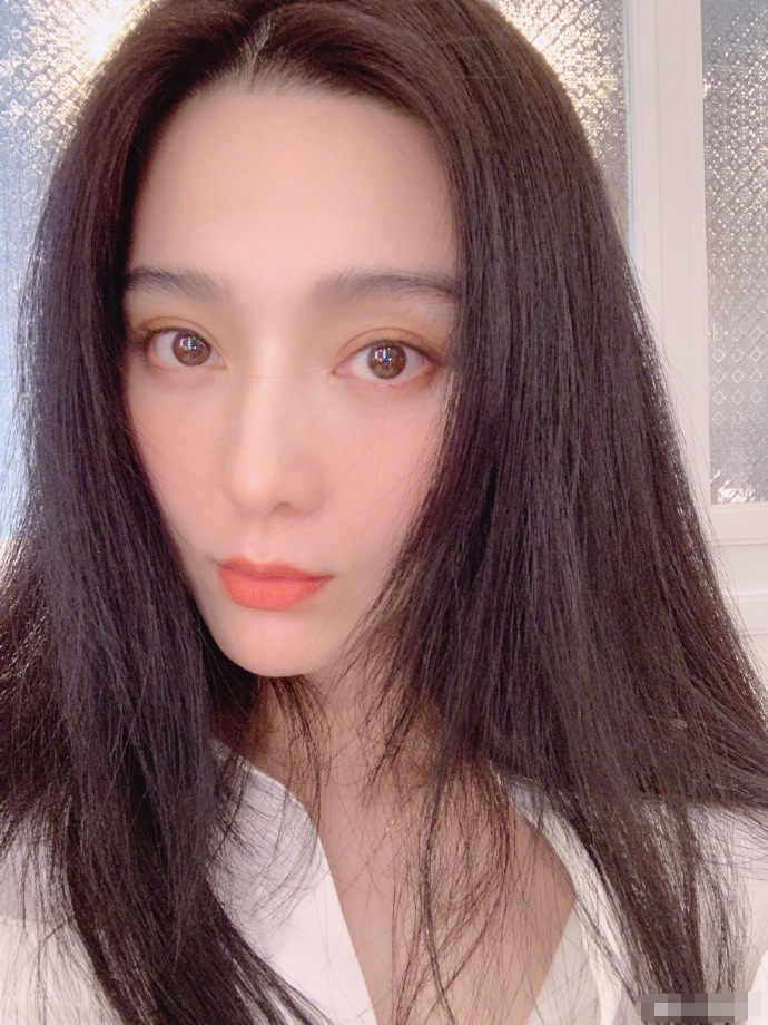 范冰冰|范冰冰发文充满负能量？被指情绪低落的她消瘦露面与母亲逛美术馆