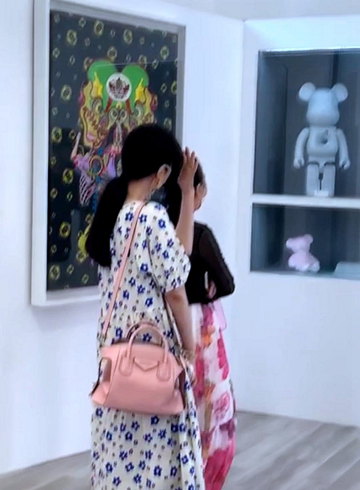 范冰冰|范冰冰发文充满负能量？被指情绪低落的她消瘦露面与母亲逛美术馆