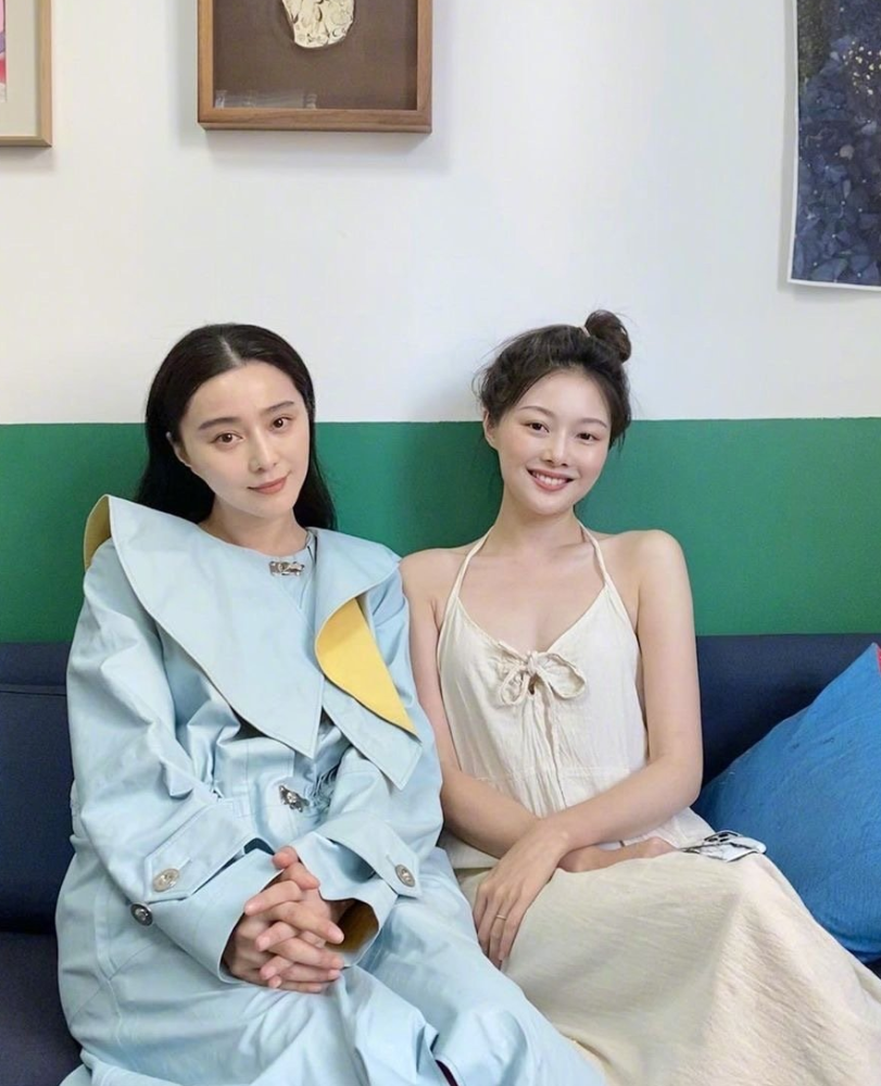 范冰冰|范冰冰发文充满负能量？被指情绪低落的她消瘦露面与母亲逛美术馆