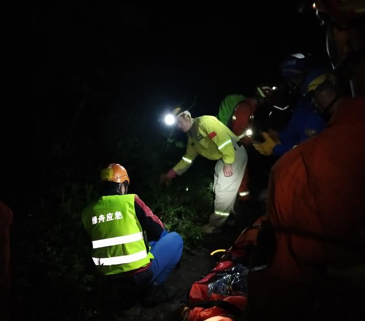 北京|北京驴友结伴爬山被落石击中 造成一死一伤
