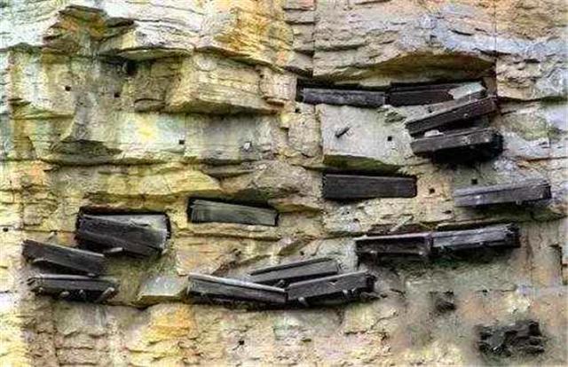 考古|“悬棺之谜”难倒考古界，专家悬赏40万求解，结果老农一语道破