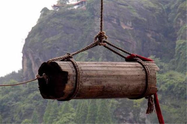 考古|“悬棺之谜”难倒考古界，专家悬赏40万求解，结果老农一语道破