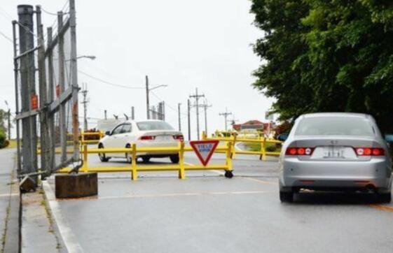 驻日美军基地|驻日美军基地宣布封锁后：大门敞开，车辆出入如常……