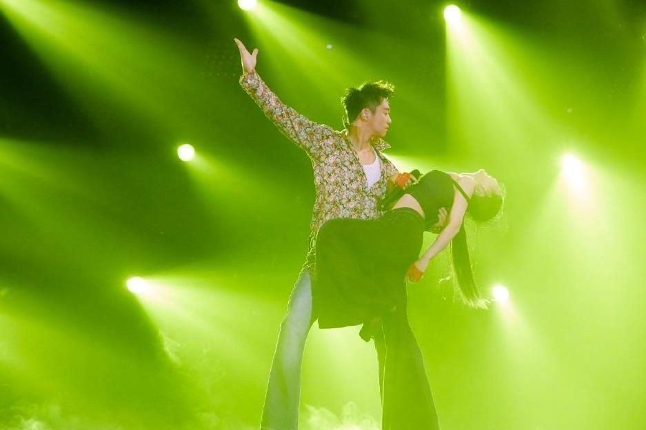 郑恺|郑恺12个字回应太敷衍，奉子成婚到事业造假，值得信任吗？