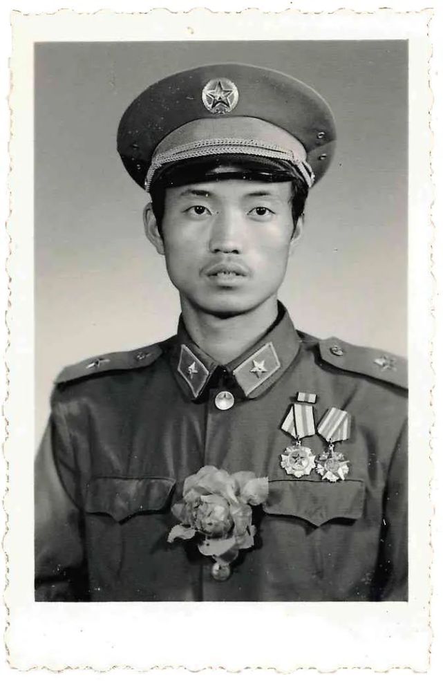 他,叫李富忠,1960年5月出生于浦城县水北街镇观前下坊村.