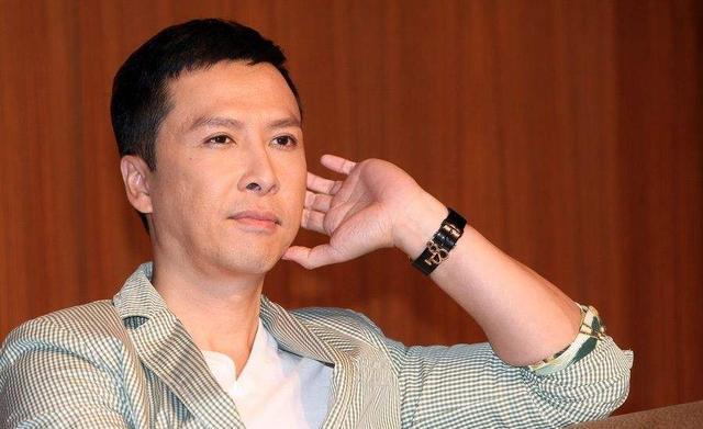 甄子丹身材绝了57岁浑身肌肉腹肌如搓衣板力压小鲜肉