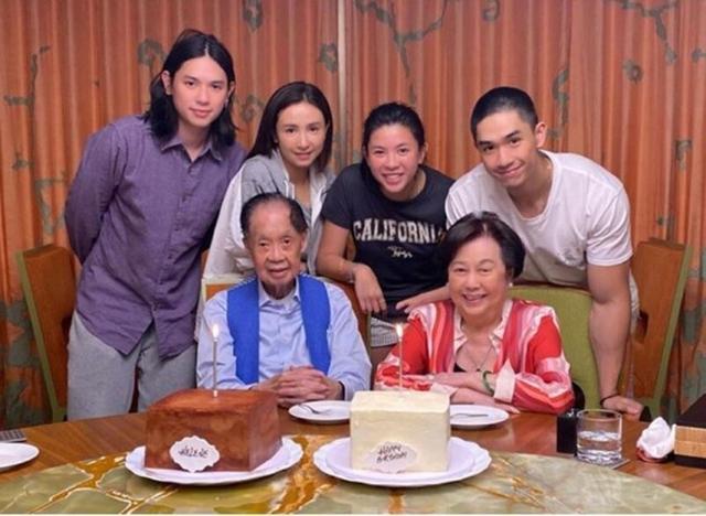 吴婉芳|“冻龄港姐”吴婉芳丧夫后全家福首曝光，素颜出镜和仨儿女如同姐弟