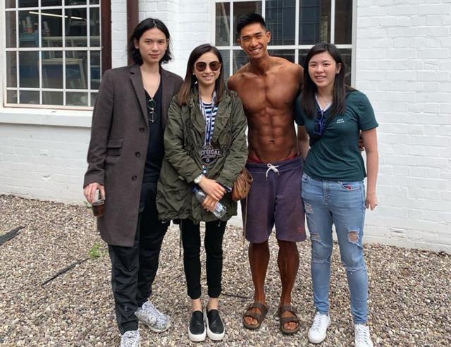 吴婉芳|“冻龄港姐”吴婉芳丧夫后全家福首曝光，素颜出镜和仨儿女如同姐弟