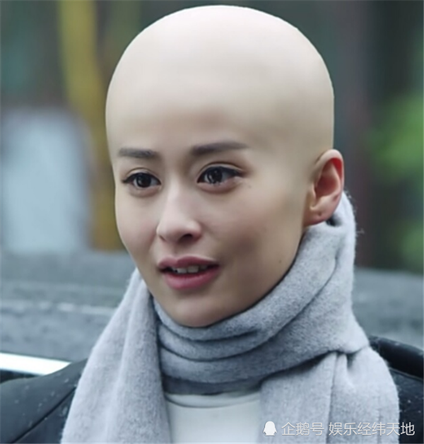 不说她出演过的作品其实也很多,而且其中她也有扮演过光头女孩的经历