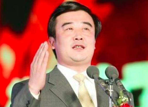 方琼|前央视主持人方琼如今46岁，嫁大8岁领导，孩子长相可惜了