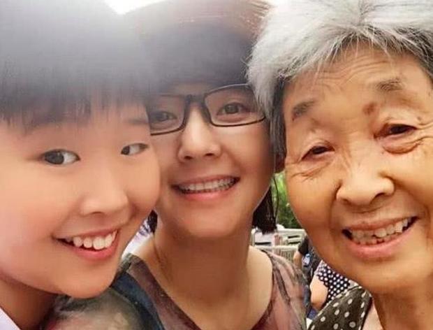 方琼|前央视主持人方琼如今46岁，嫁大8岁领导，孩子长相可惜了