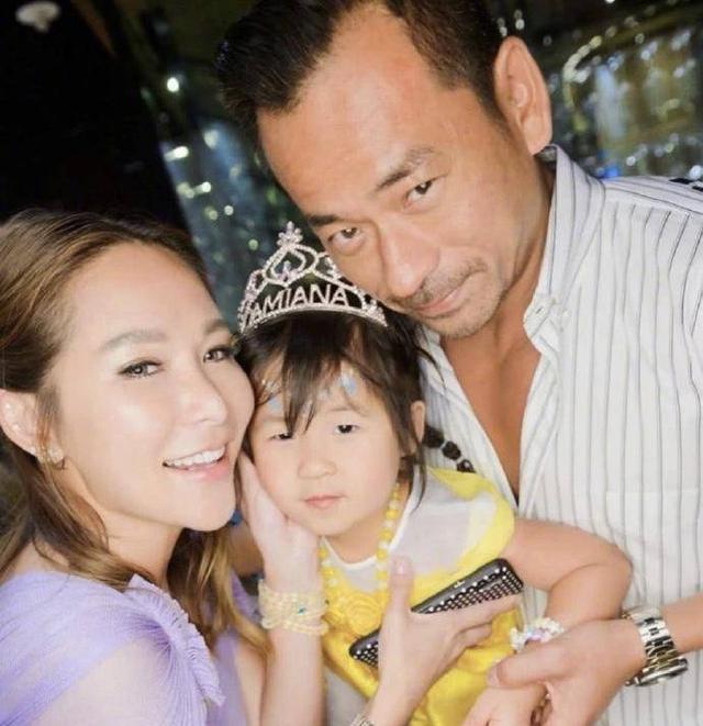 洗米华|爱火重燃？洗米华被曝与混血女友复合，正室妻子却毫无反应