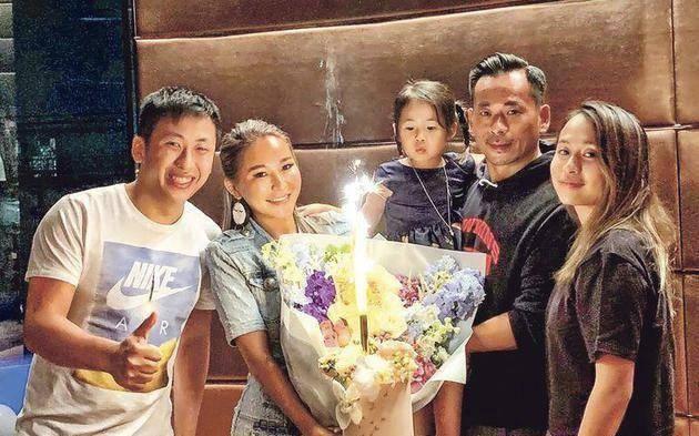 洗米华|爱火重燃？洗米华被曝与混血女友复合，正室妻子却毫无反应