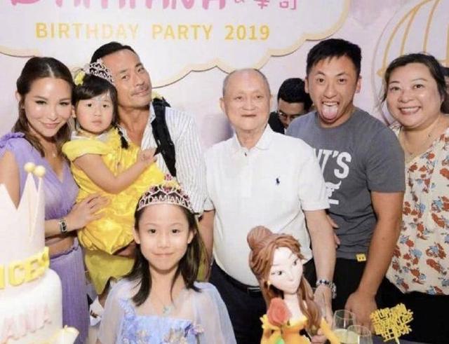 洗米华|爱火重燃？洗米华被曝与混血女友复合，正室妻子却毫无反应