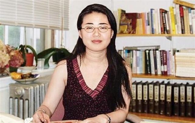 哈佛|13岁天才被北大录取，成哈佛博士，嫁52岁教授，改变国籍备受争议