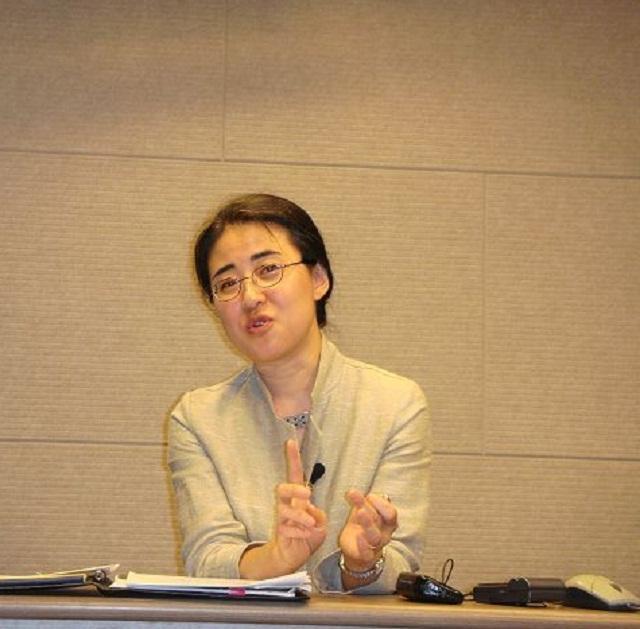 哈佛|13岁天才被北大录取，成哈佛博士，嫁52岁教授，改变国籍备受争议