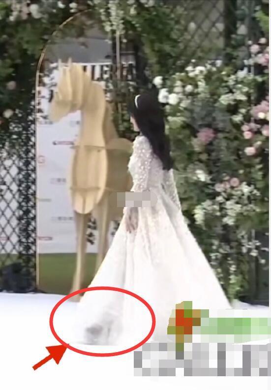 东方风云榜|东方风云榜红毯：鞠婧祎隐藏几十厘米高跟鞋很危险，时代少年团扮成熟却翻车