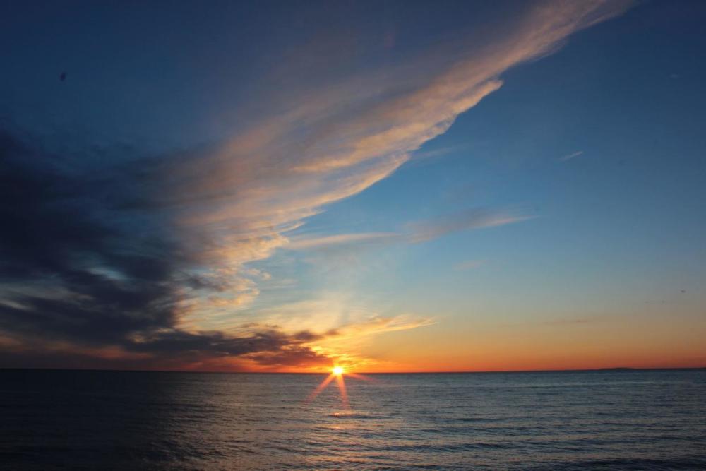 太阳|如果太阳系没有了中心天体“太阳”，那么人类还能不能存活下来？