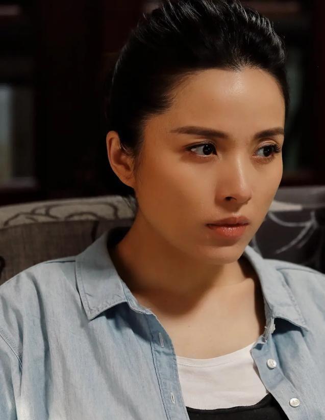 靳东|靳东老婆晒儿子学骑马照，李佳又心疼又欣慰，6岁儿子长腿惹人羡