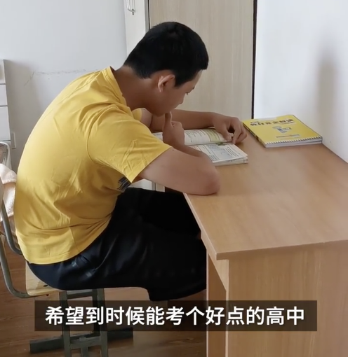 曾启俊|15岁男孩放弃中考捐髓救母：以前想玩音乐，现在更想学医