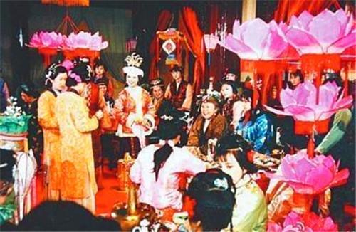 红楼梦|《红楼梦》描写的不是盛世繁华，也不是由盛转衰，只不过是一曲末路悲歌！