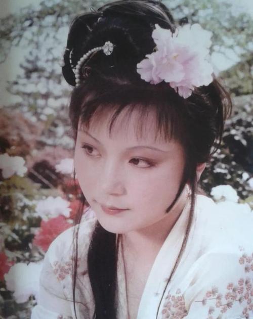 红楼梦|《红楼梦》描写的不是盛世繁华，也不是由盛转衰，只不过是一曲末路悲歌！