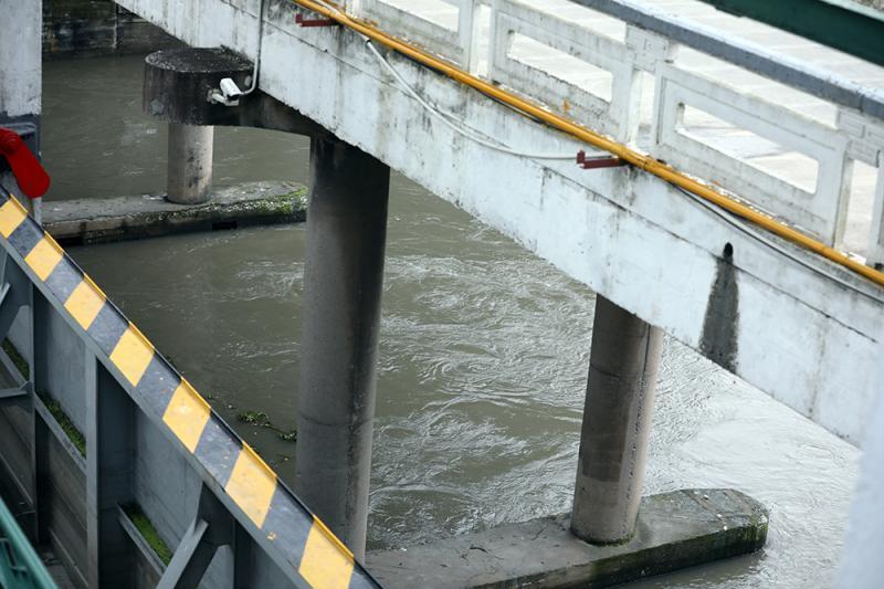 为防洪解压上海嘉定蕰西水闸3孔全开排放吴淞江上游来水