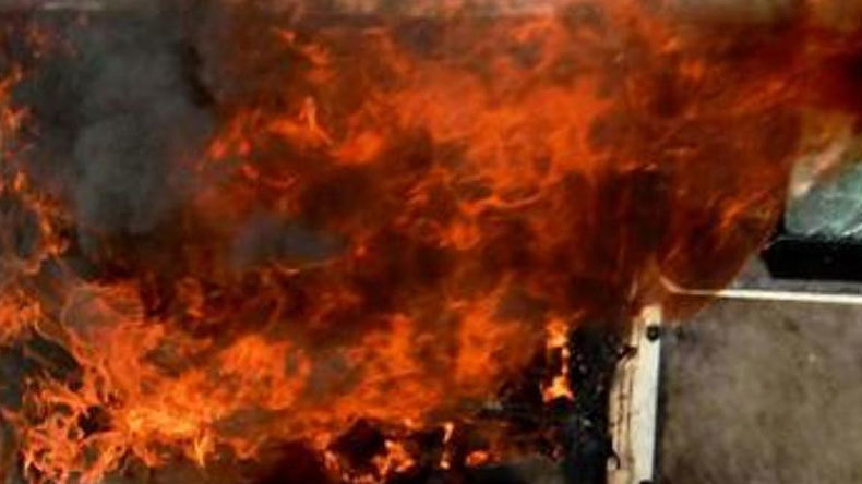 印度_社会|印度母女当街自焚，曾求助警方却反被警员骚扰