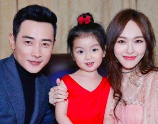 罗晋|罗晋与唐嫣婚变？罗晋和助理状态暧昧，挽手摸头，走张丹峰老路？