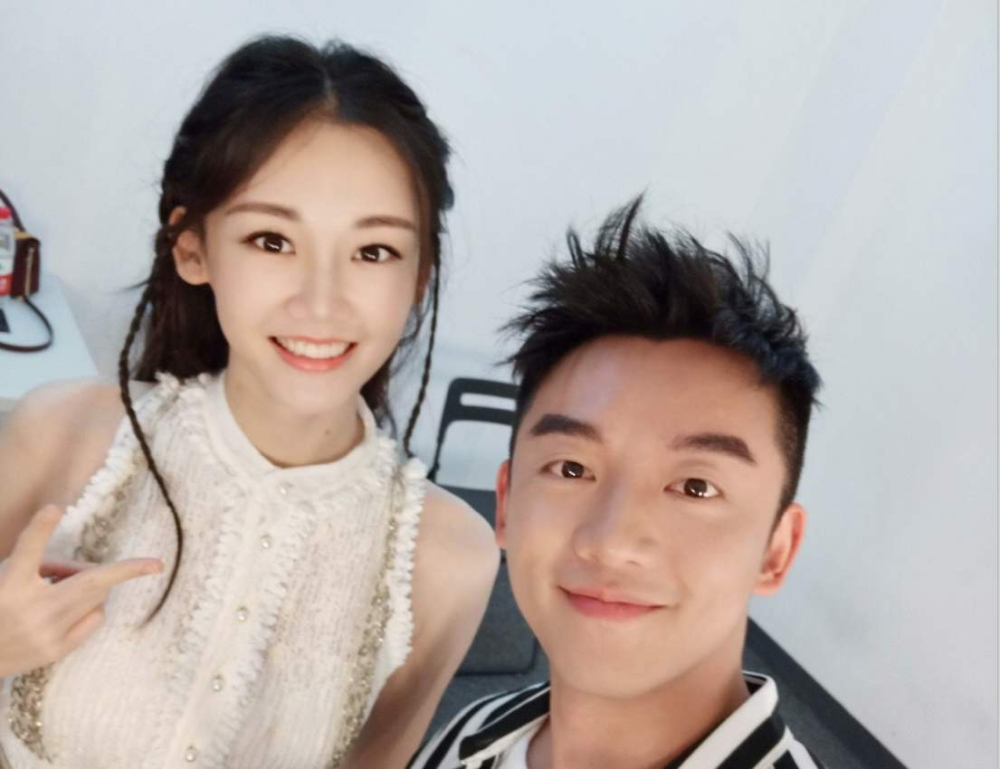 郑恺|郑恺开火锅店被指抄袭，没有拿得出手的代表作，他的人品到底如何？