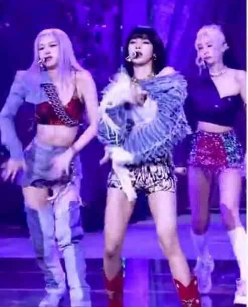 杨超越|金智妮划水是因脚伤，杨超越则是因高烧，虞书欣的理由很好