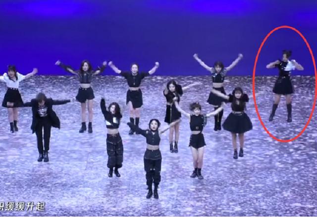 杨超越|金智妮划水是因脚伤，杨超越则是因高烧，虞书欣的理由很好