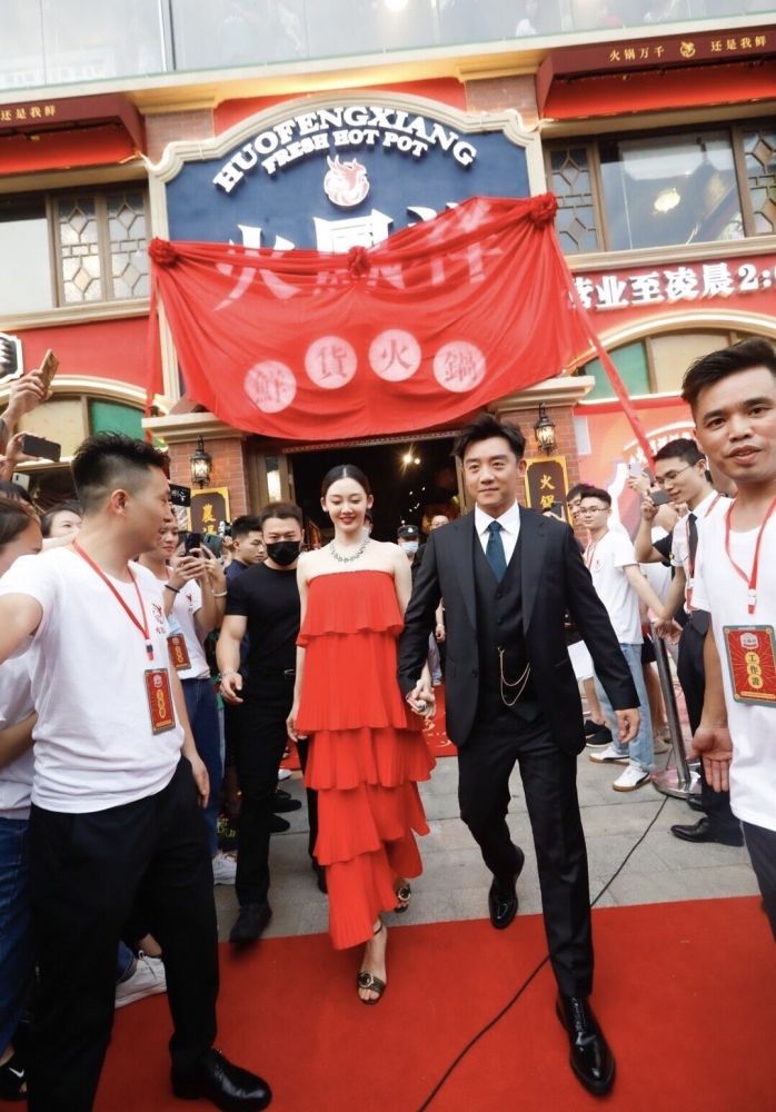 程晓玥|郑恺婚后携苗苗秀恩爱，前任程晓玥晒亿万新宅，奢华大气疑似婚房