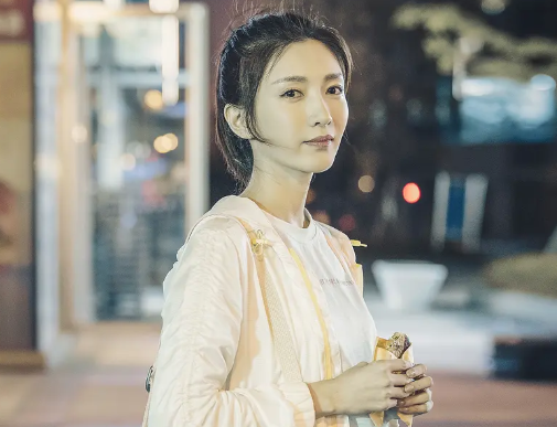 三十而已|被佟丽娅辞演却意外爆红，国产剧这样拍女人，还是头一回见！