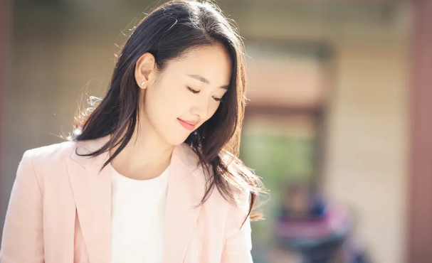 三十而已|被佟丽娅辞演却意外爆红，国产剧这样拍女人，还是头一回见！