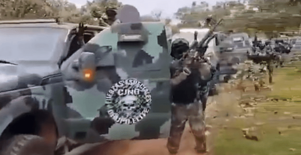 墨西哥_时政|墨西哥黑帮列队炫耀军用级装备，藐视政府高呼大毒枭绰号