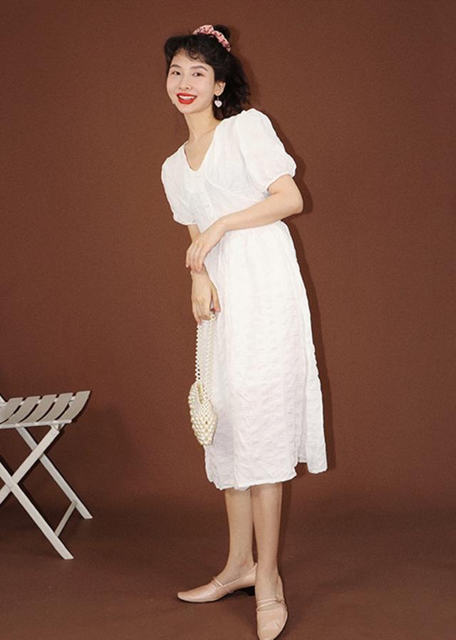 乖乖女裙奶奶鞋夏季这样穿清新甜美又优雅